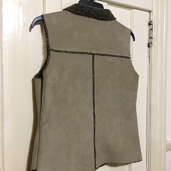 Woolrich Women’s Vest Size M Faux Suede Sherpa Lined Zip Front Pockets - Picture 13 of 16